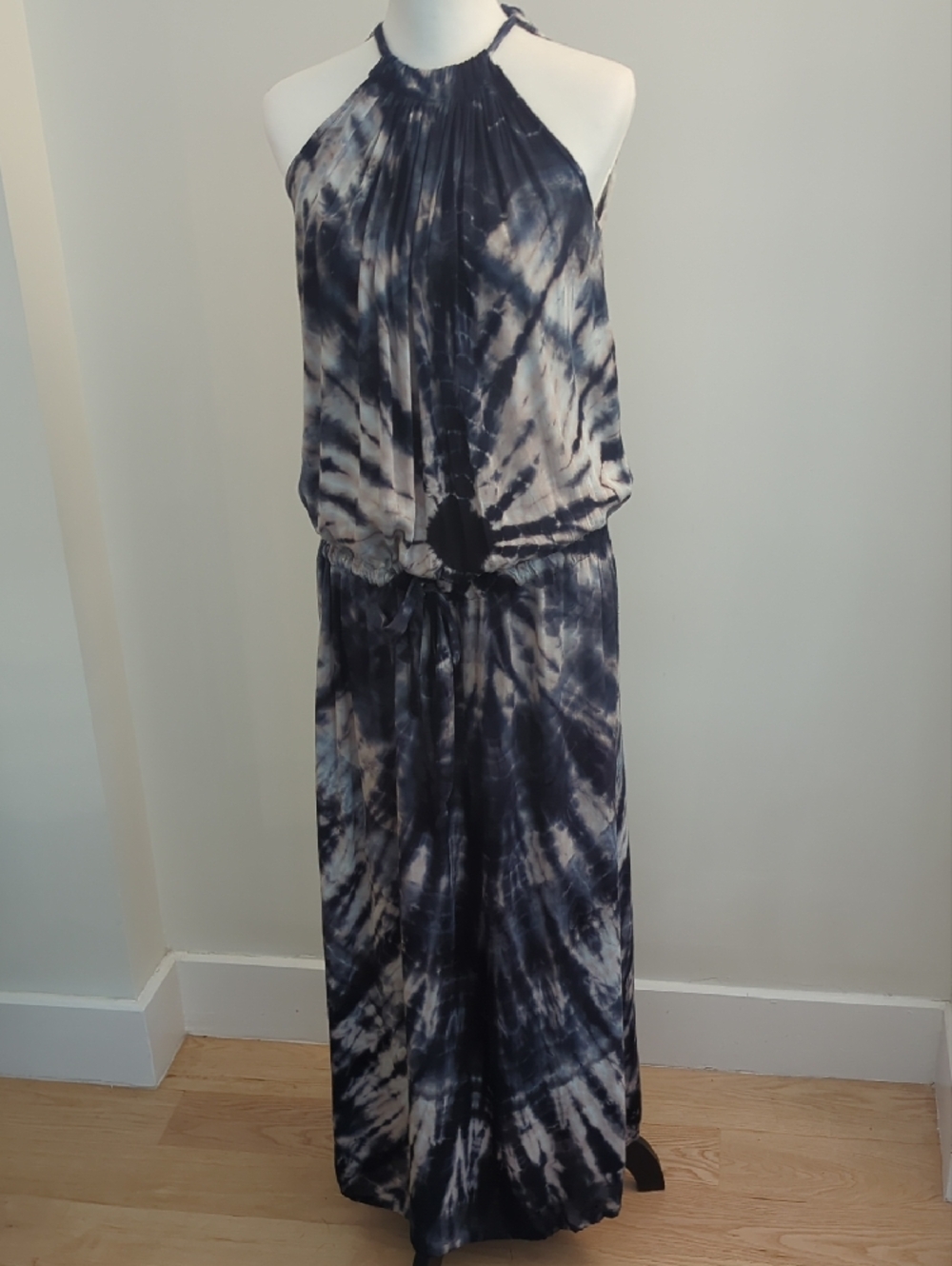 Balinese Handmade Tie-Dye Halter Drawstring Maxi Dress - Indigo & Off-White - Picture 3 of 7
